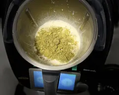 Step <p>Sobre una tabla para picar y con ayuda de un cuchillo filoso raspe la vaina y obtenga las semillas. Coloque en el vaso el azúcar, la crema, las 80 g de pistachos tostados sin cáscara o crema de pistachos yemas de huevo y la vaina de vainilla y semillas, cocine 6 min/80°C/vel 3.Sobre una tabla para picar y con ayuda de un cuchillo filoso raspe la vaina y obtenga las semillas. Coloque en el vaso el azúcar, la crema, las 80 g de pistachos tostados sin cáscara o crema de pistachos yemas de huevo y la vaina de vainilla y semillas, cocine 6 min/80°C/vel 3.</p><p><br></p> illustration