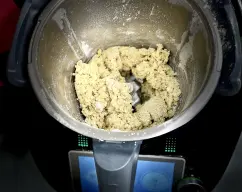 Step <p>Ponga en el vaso la mezcla reservada, harina de almendra , la canela , el coco , el aceite , el huevo y mezcle 15seg /Vel.6</p> illustration