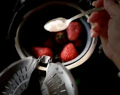 Step <p>Añade el bicarbonato y el agua.</p> illustration