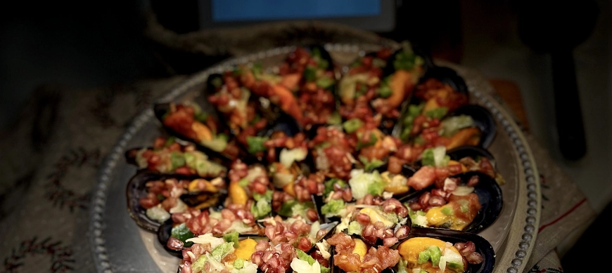 Mejillones con vinagreta de tomate y granada (pelar granada con Thermomix)