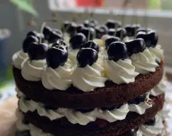 Step <p>Decore con cerezas o frescas, corte en porciones y sirva.</p> illustration