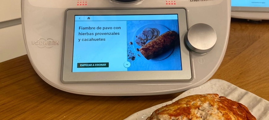 FIAMBRE DE PAVO CON HIERBAS PROVENZALES Y CACAHUETES EN THERMOMIX MÉNDEZ ÁLVARO