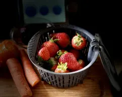 Step <p>Pasado este tiempo aclarar las fresas bajo un chorro de agua y listas para su uso.</p> illustration