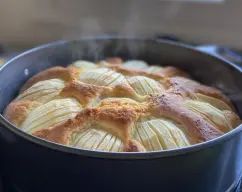 Step <p>Deje enfriar en el molde durante aprox. 10 minutos antes de desmoldar y a disfrutar de esta espectacular bizcocho.</p> illustration