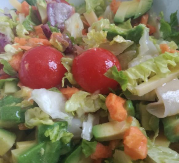 Ideas para preparar tu ensalada con Thermomix® : ensalada de jamón de york, quesos y aguacate