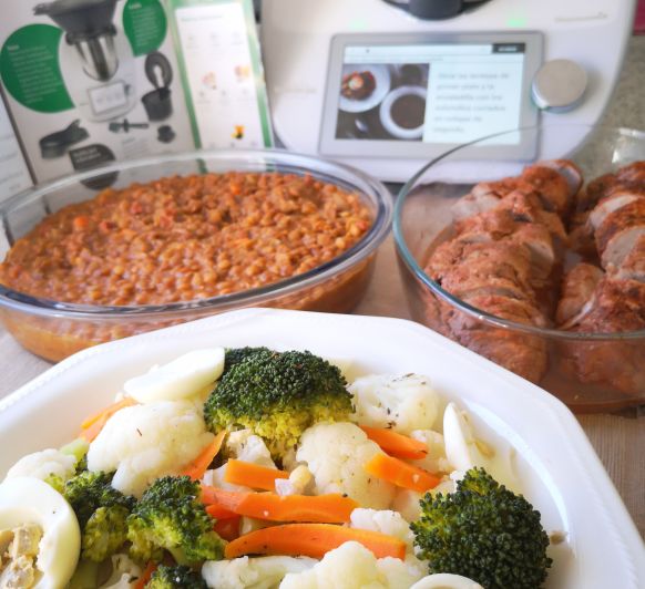 Menú completo: lentejas, solomillo y ensalada de verduras