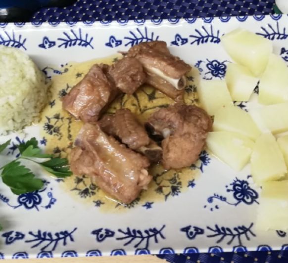 Costillas de cerdo con salsa de soja,con patatas al vapor y arroz blanco en thermomix.