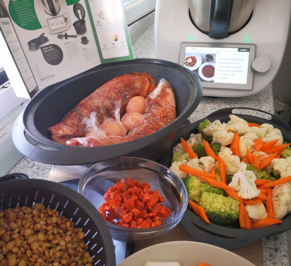 Menú completo: lentejas, solomillo y ensalada de verduras