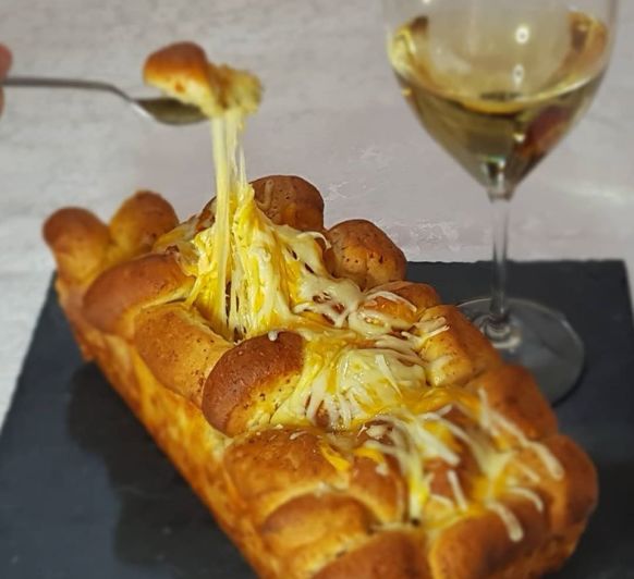Pan de queso dorado (Golden cheese bread) con Thermomix® 